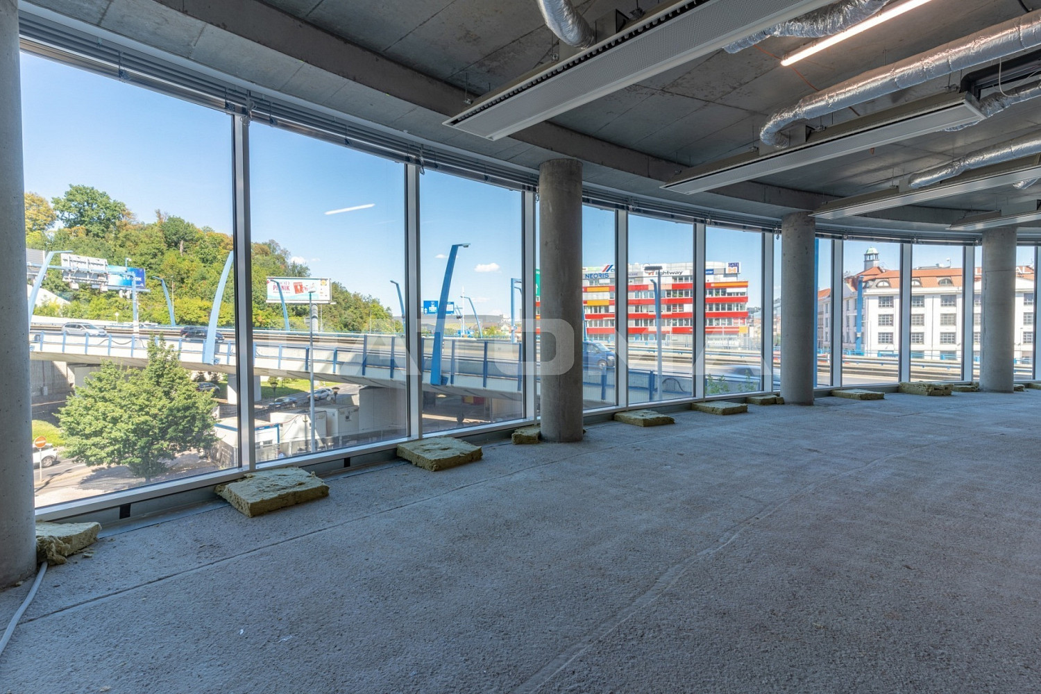 Pronájem kanceláře 454 m² – fotografie 2