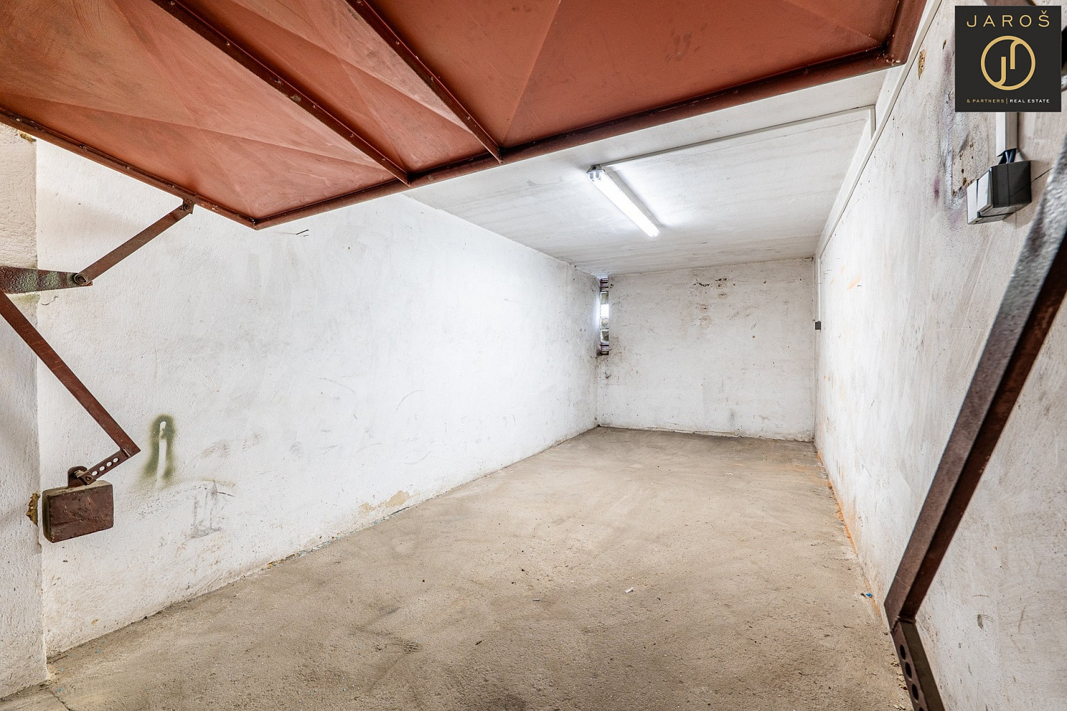 Prodej garáže kladno - kročehlavy, ul. u bellevue (u gdm) — photo 2