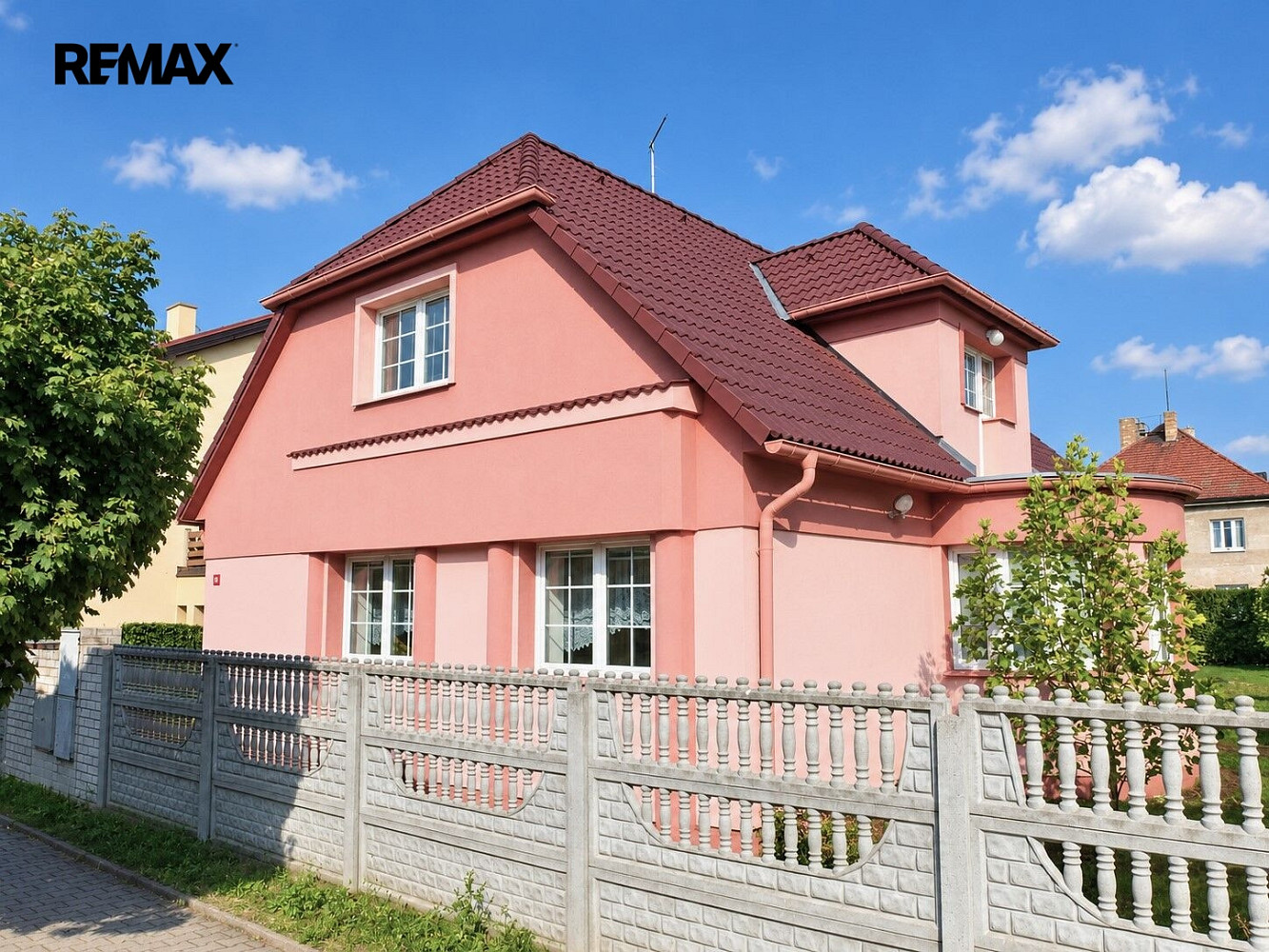 Pronájem domu 289 m² s pozemkem 751 m²