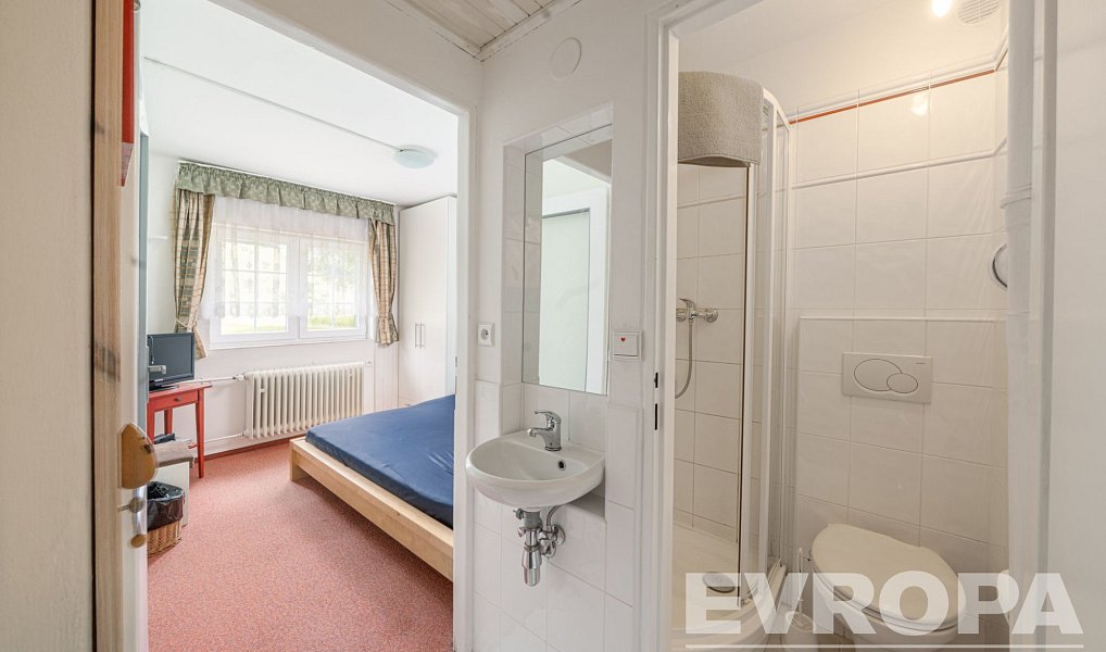 Prodej ubytovacího objektu 425 m², Benecko – náhled fotky 23