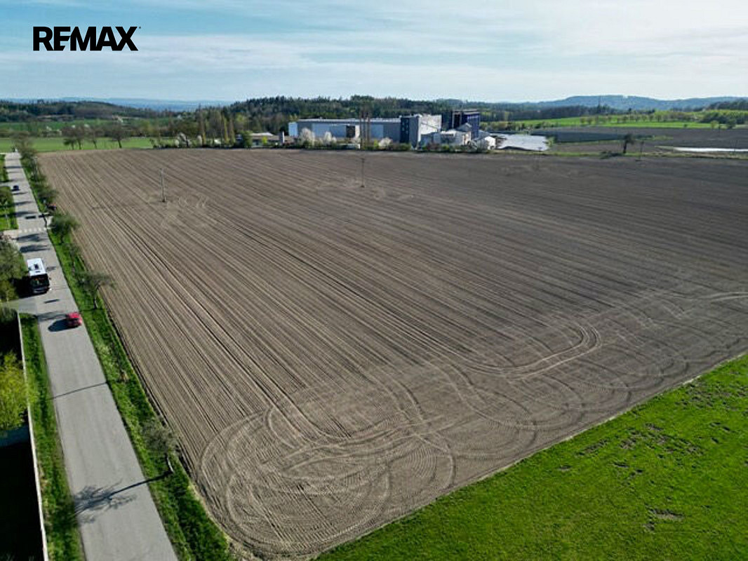 Prodej stavebního pozemku 54 450 m² – fotografie 2