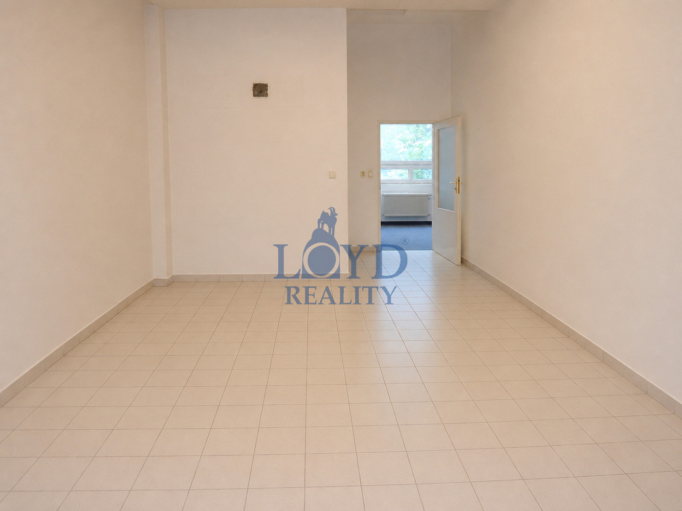 Pronájem kanceláře 274 m² — photo 4