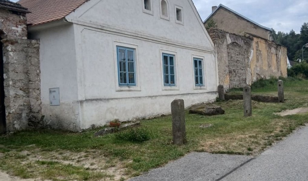 Prodej domu 95 m² s pozemkem 2 793 m², Slavonice – fotka 1 z 9