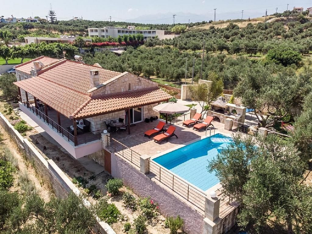 Prodej domu 243 m² s pozemkem 2 500 m²