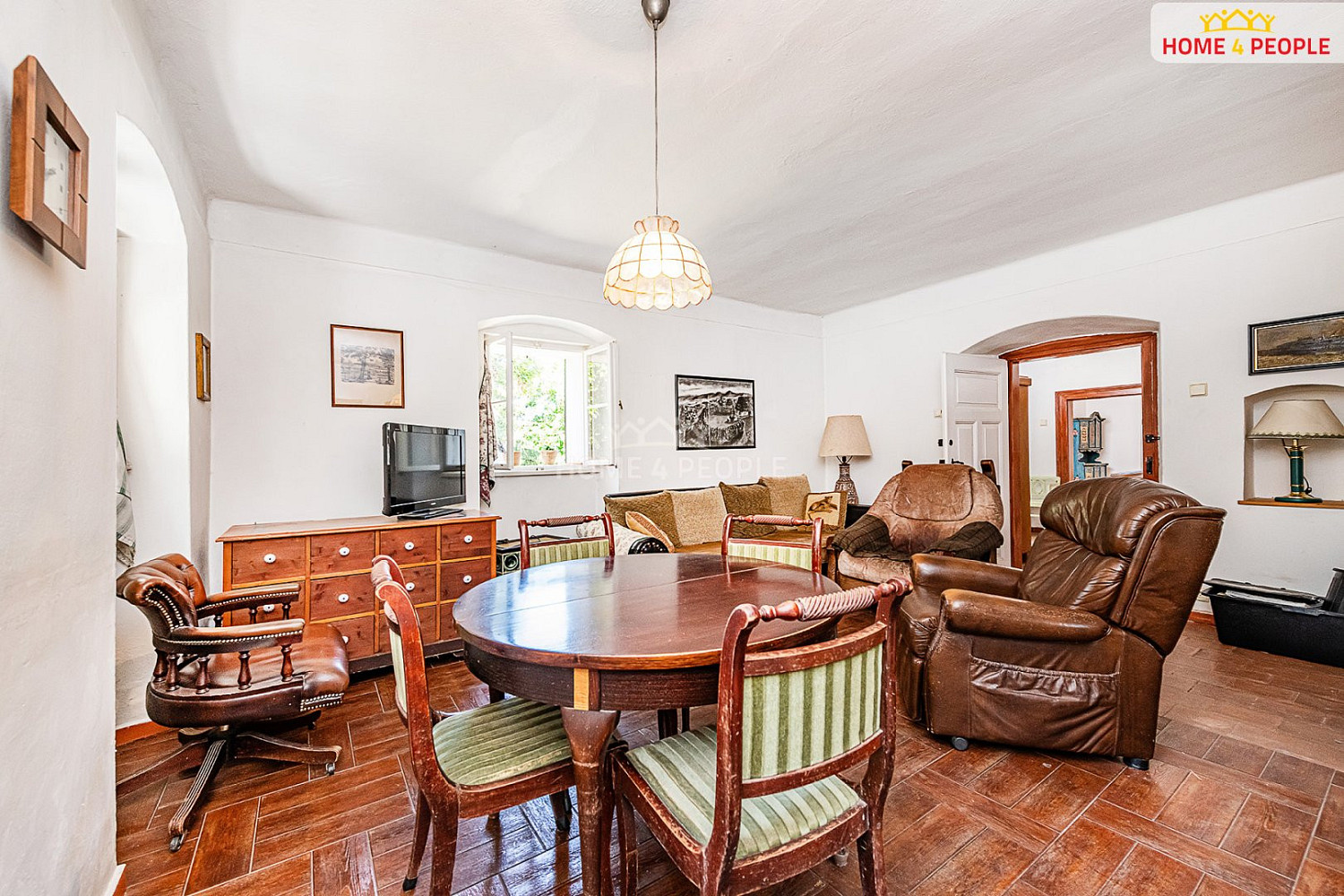 Prodej domu 190 m² s pozemkem 1 084 m² – fotografie 2