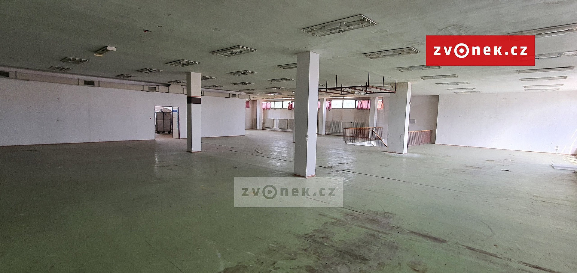 Pronájem obchodních prostor 523 m² – fotografie 2