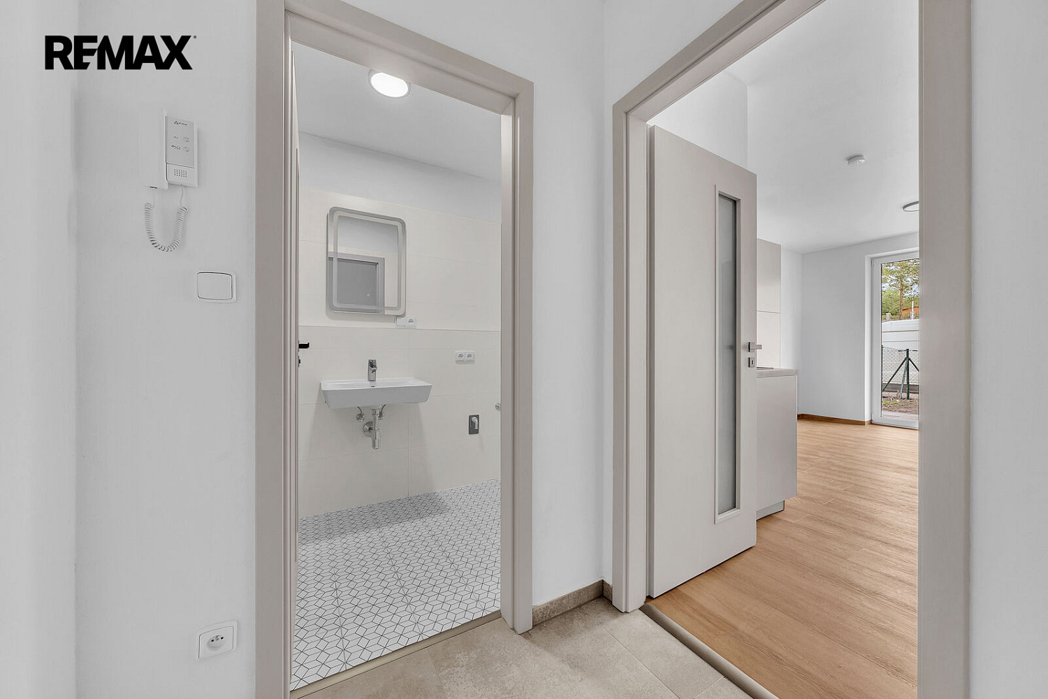 Pronájem bytu 1+kk 24 m² – fotografie 3