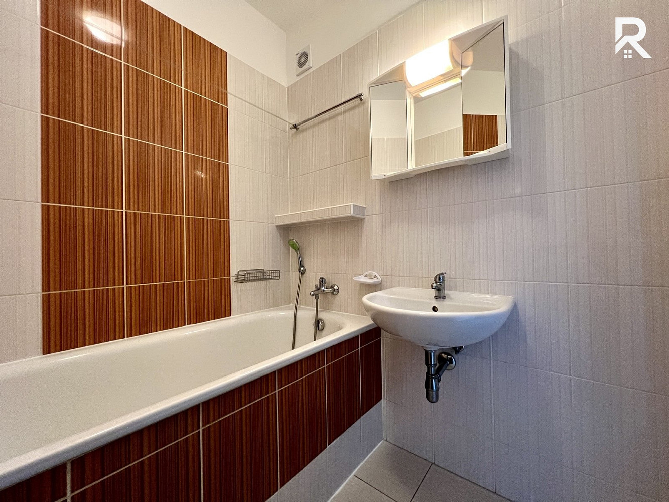 Pronájem bytu 1+1 36 m² – fotografie 2