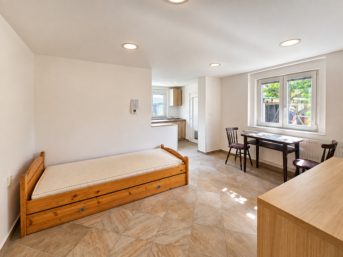 Pronájem bytu 2+kk 33 m² – fotografie 2