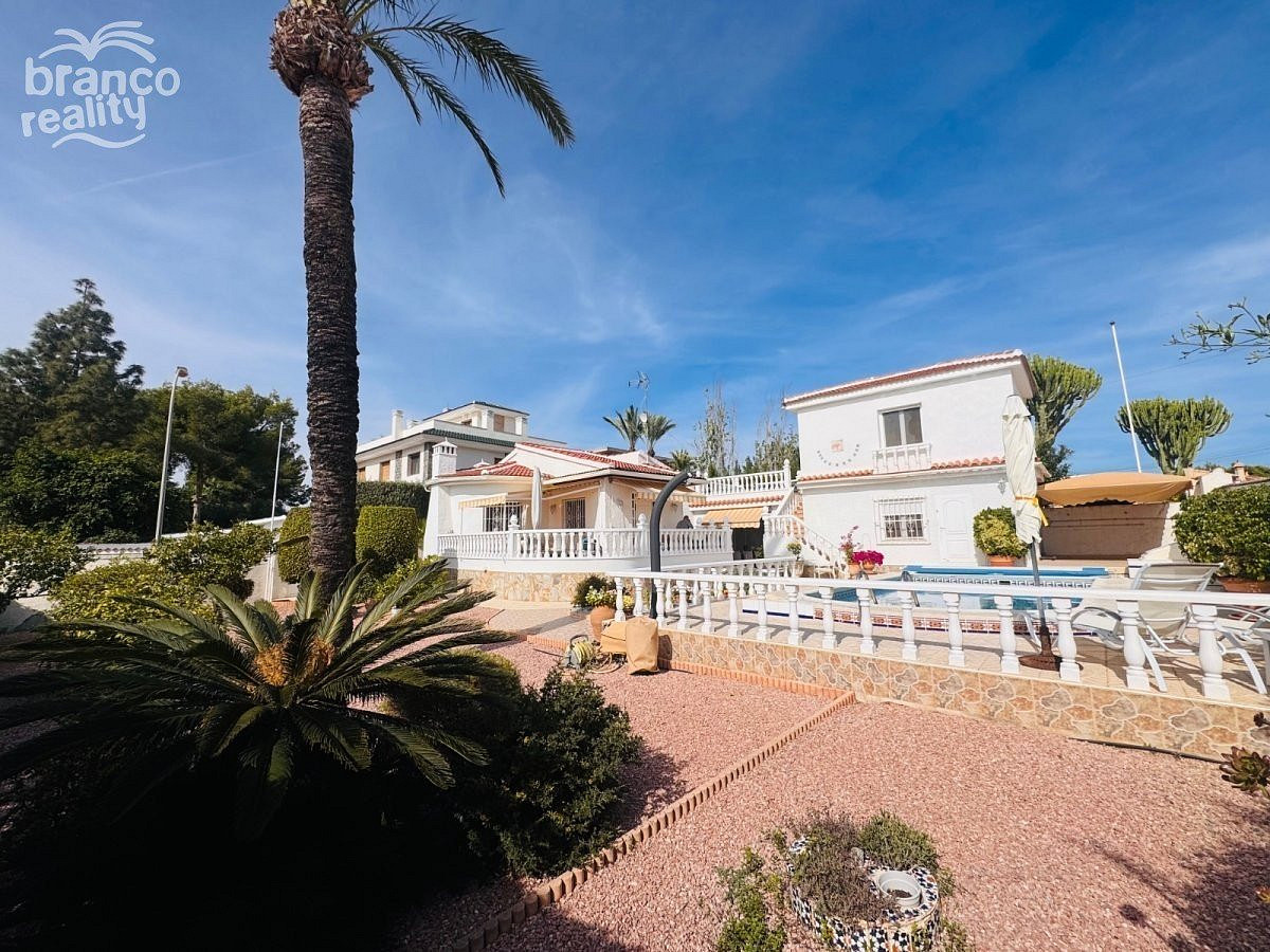 Prodej domu 138 m² s pozemkem 695 m² - Vista 2