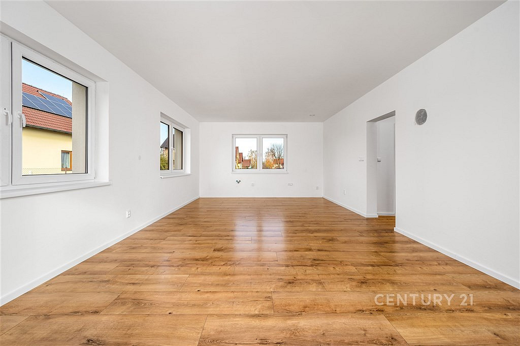 Prodej domu 93 m² s pozemkem 844 m² — photo 2