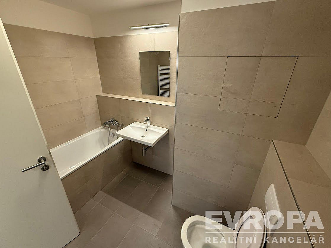 Pronájem bytu 2+kk 63 m² – fotografie 3