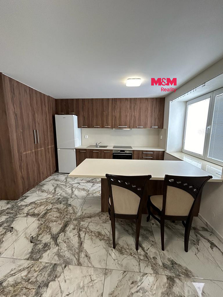 Pronájem bytu 1+1 37 m²