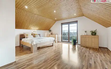 Prodej domu 215 m² s pozemkem 916 m², Úvaly, okres Praha-východ