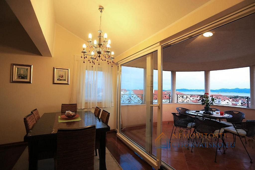 Prodej domu 386 m² s pozemkem 586 m² - View 5