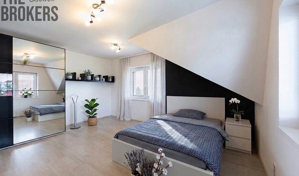 Prodej bytu 4+kk 97 m², Praha – fotka 1 z 28