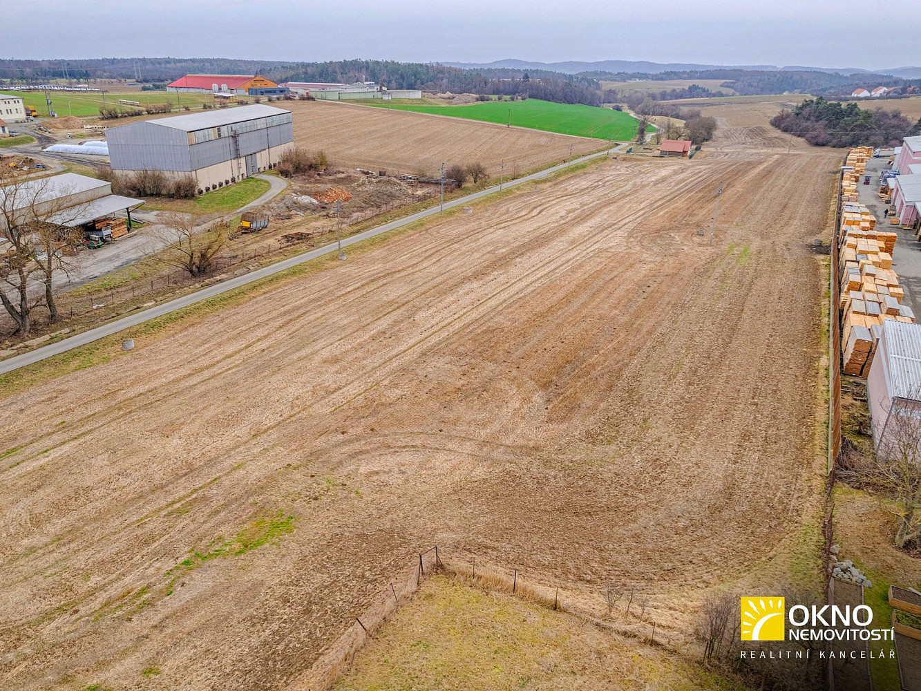 Prodej komerčního pozemku 1 475 m² – pohled 4