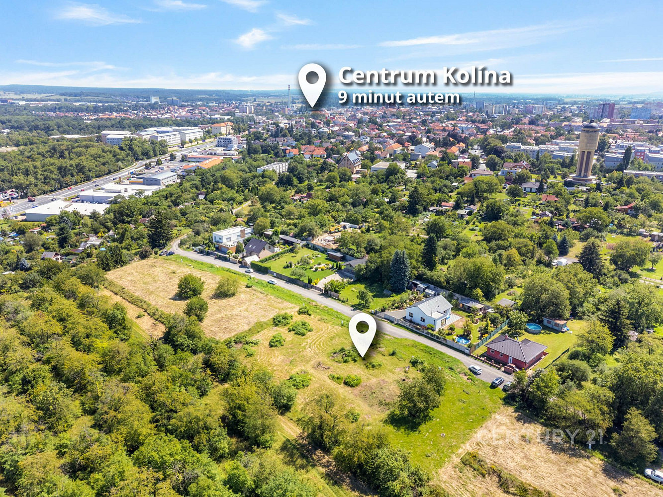 Stavební pozemek 727 m² na okraji Kolína. Za zahradou už jen příroda.