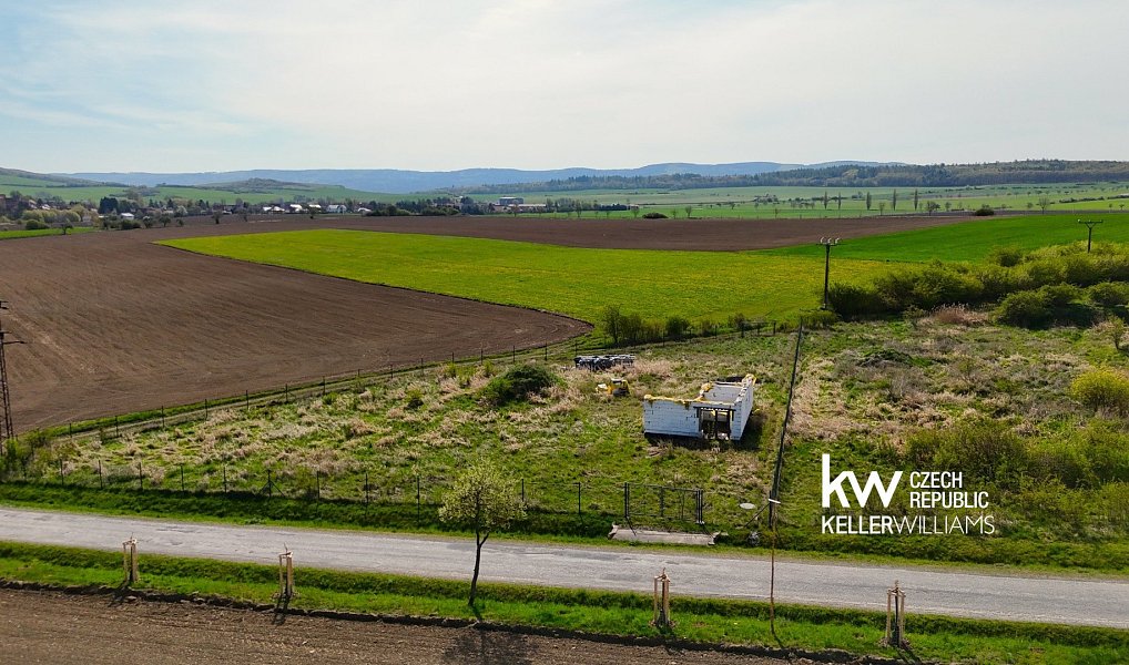 Prodej zahrady 1 652 m², Suchomasty – náhled fotky 13