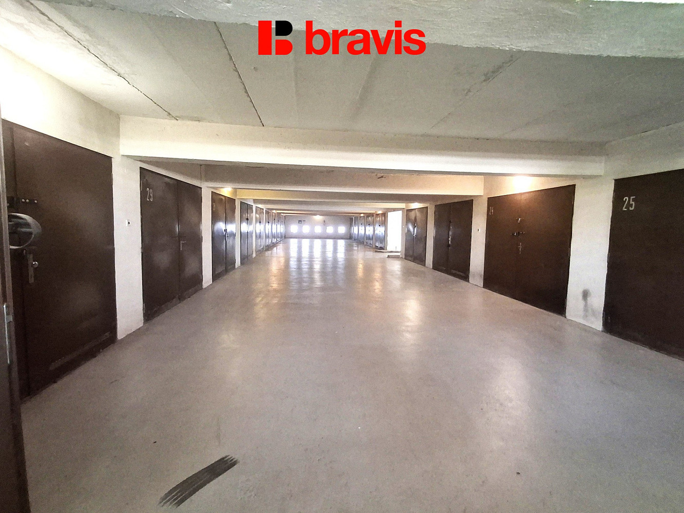 Prodej prostorné garáže 20 m2, elektřina zavedená, brno - vinohrady, ul. žarošická.