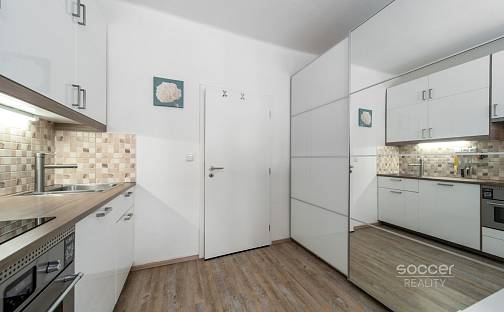 Pronájem bytu 1+kk 32 m², Obětí 6. května, Praha 4 - Krč