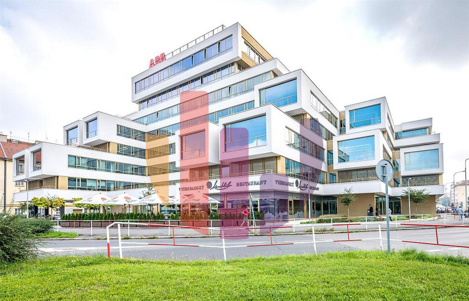 Pronájem kanceláře 356 m²
