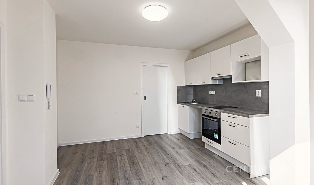 Pronájem bytu 2+kk 34 m², Kladno – náhled fotky 2