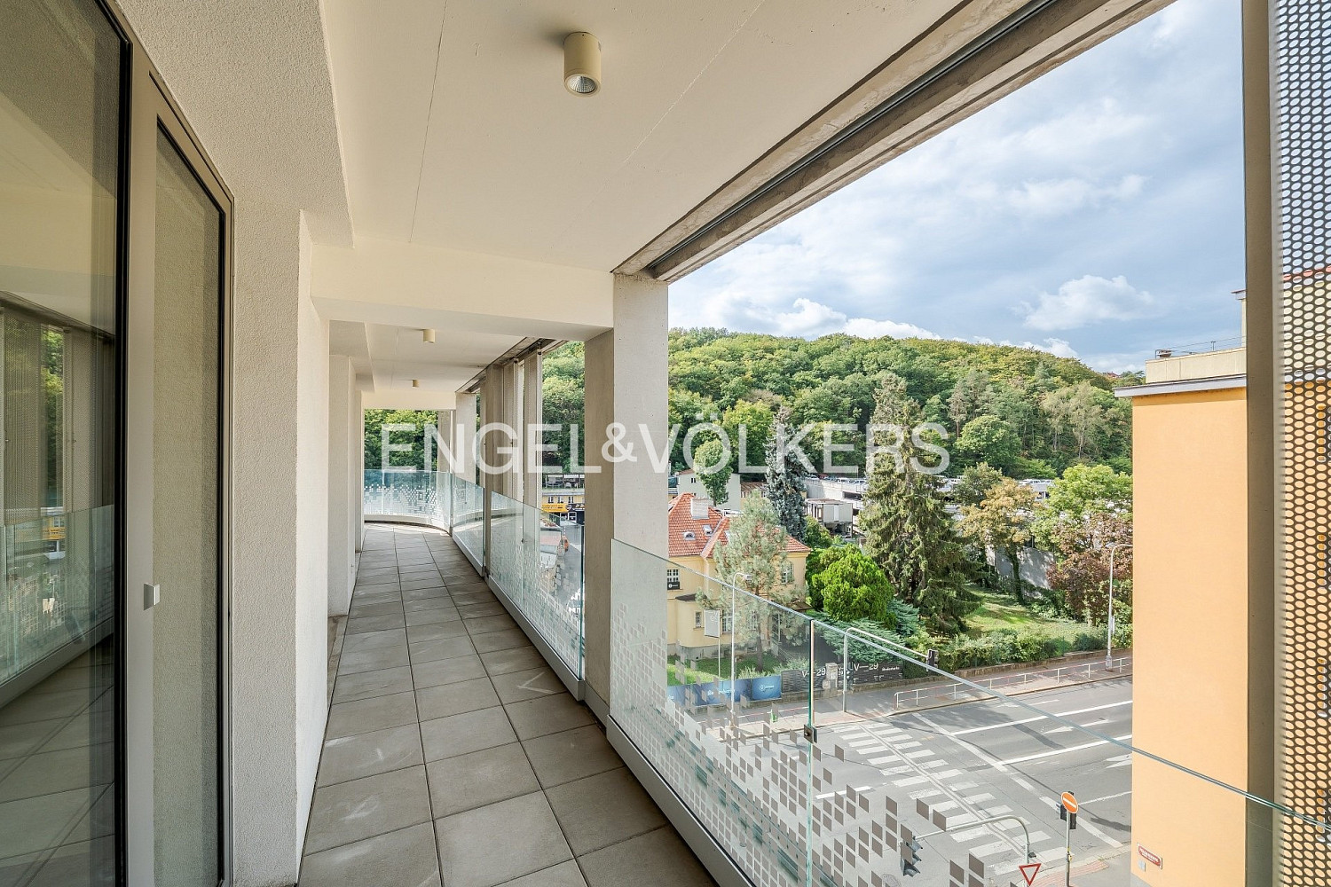 Pronájem bytu 4+kk 104 m² – fotografie 3