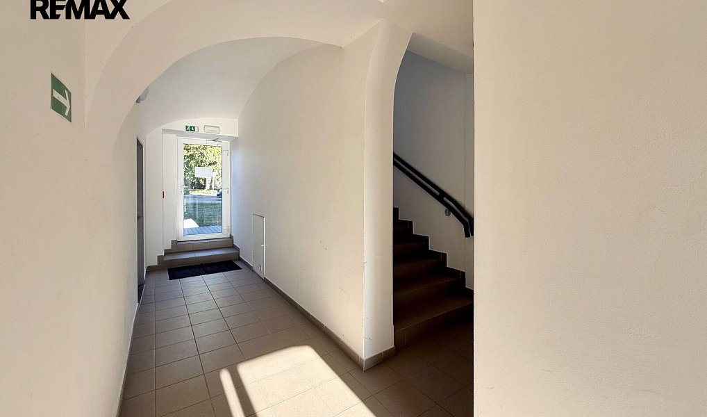 Prodej bytu 1+1 53 m², Praha – náhled fotky 17