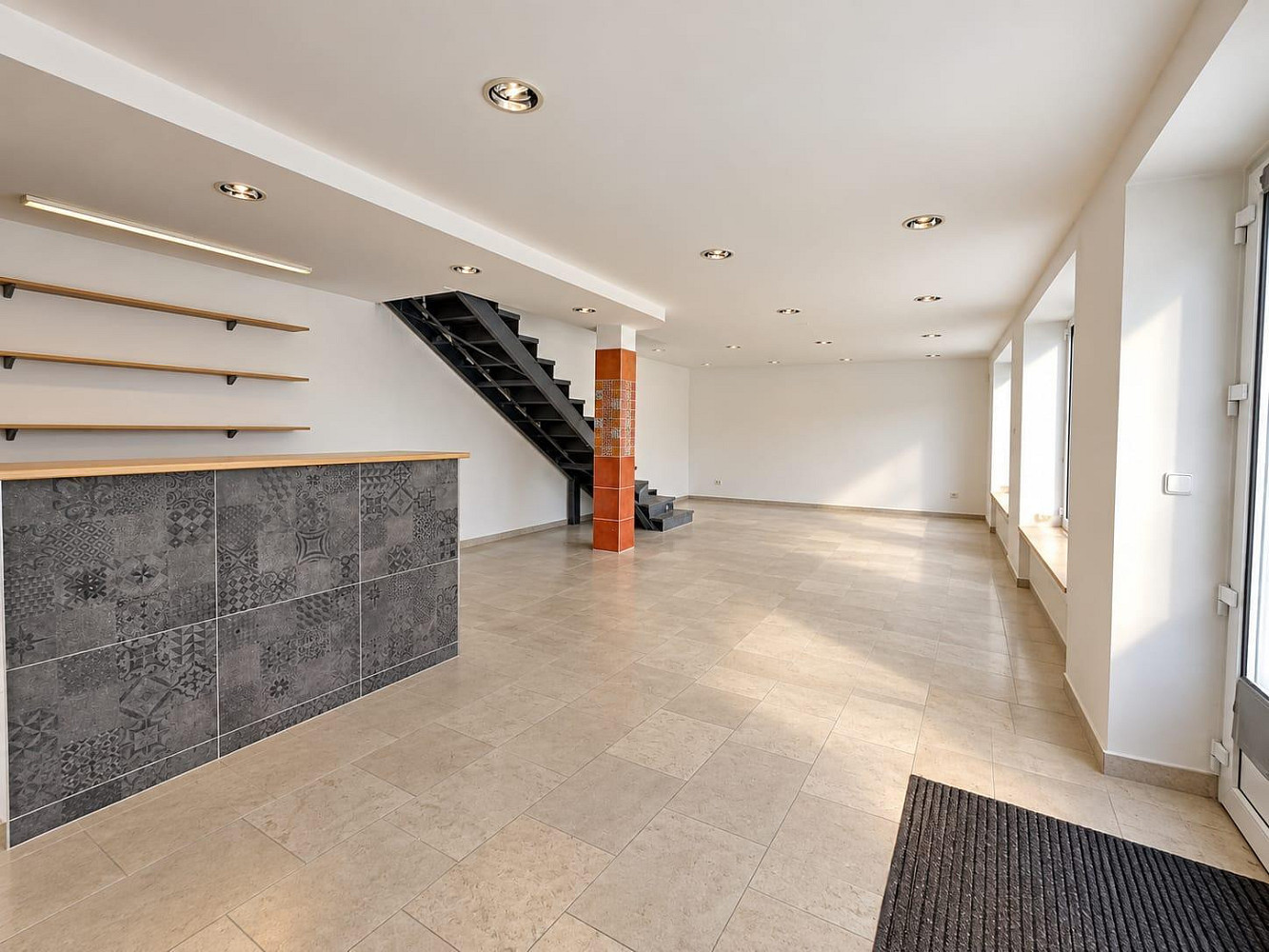 Pronájem obchodních prostor 86 m² – fotografie 3