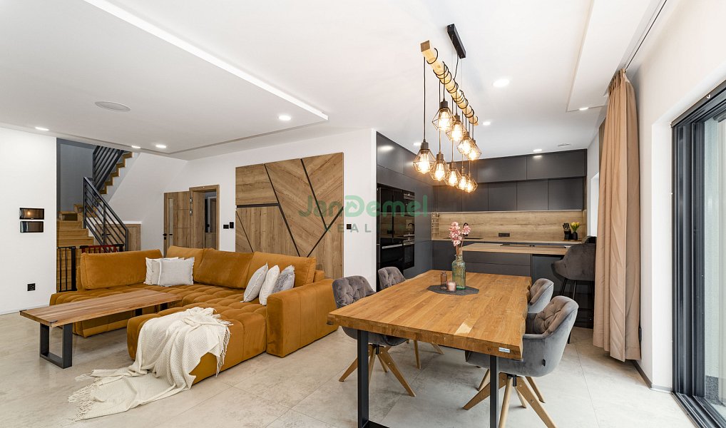 Prodej domu 199 m² s pozemkem 1 598 m², Píšť – náhled fotky 18