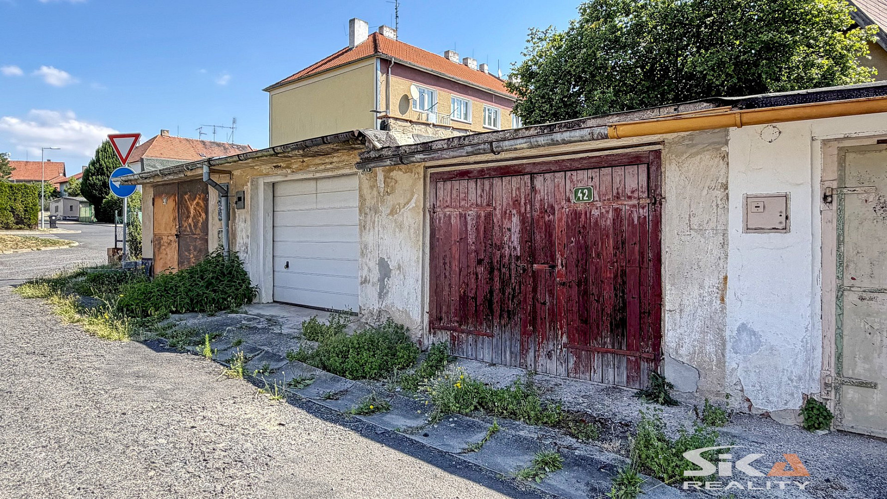 Prodej větší řadové garáže, 24 m2
