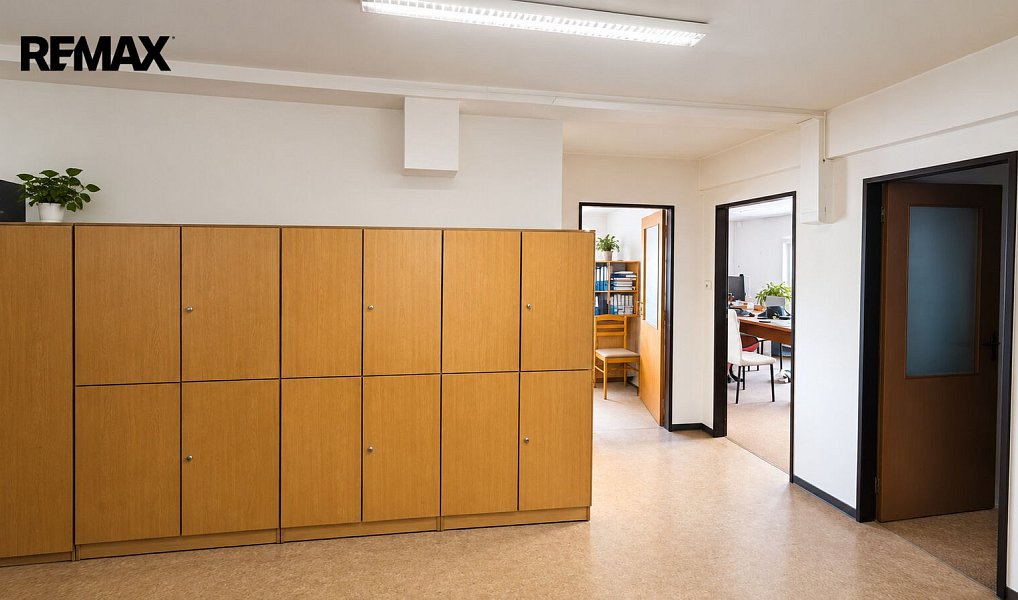 Pronájem kanceláře 314 m², Kladno – náhled fotky 16