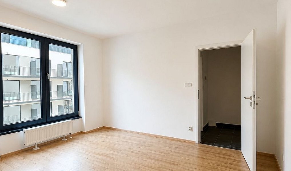 Pronájem bytu 1+kk 28 m², Plzeň – náhled fotky 2