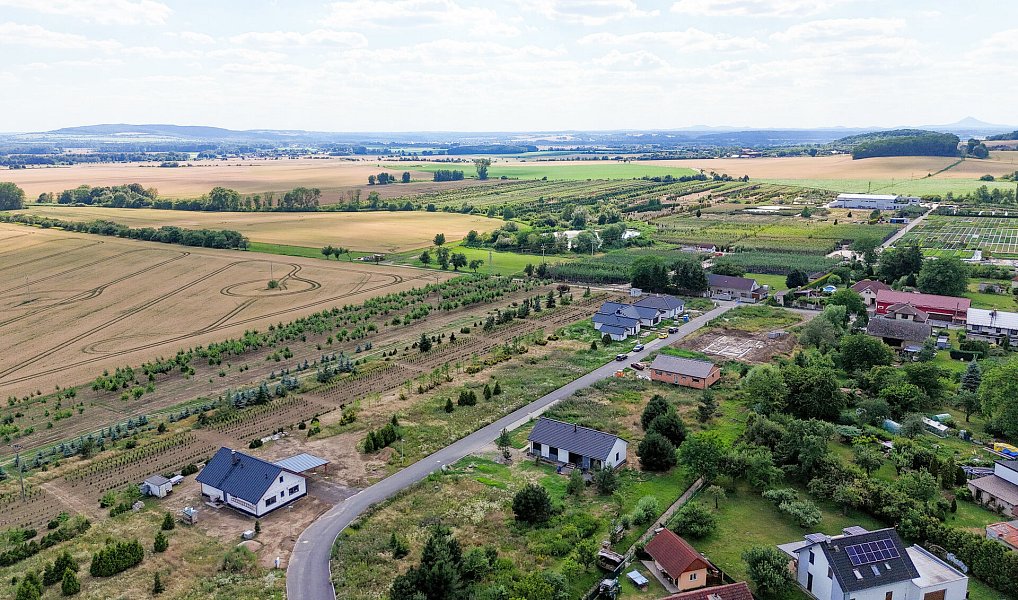 Prodej stavebního pozemku 1 005 m², Boseň – náhled fotky 11