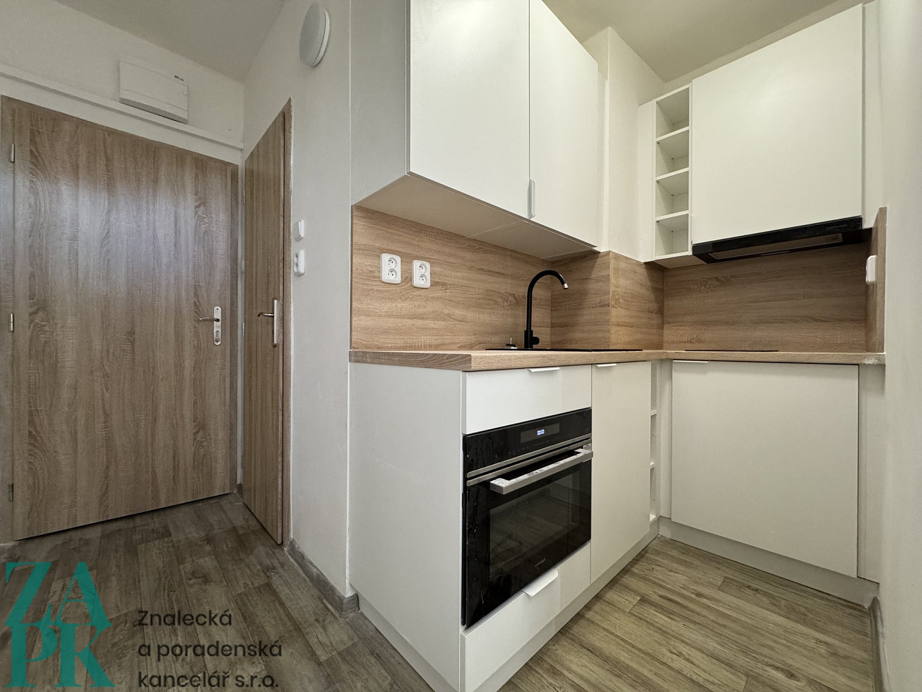 Pronájem bytu 2+kk 32 m² – fotografie 2