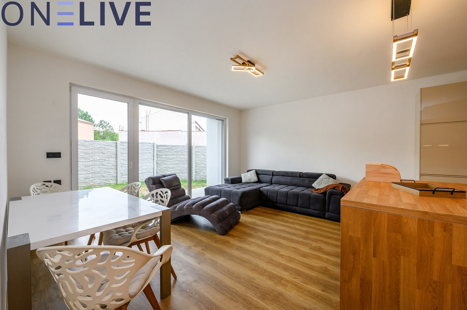 Pronájem bytu 3+kk 84 m² — photo 2