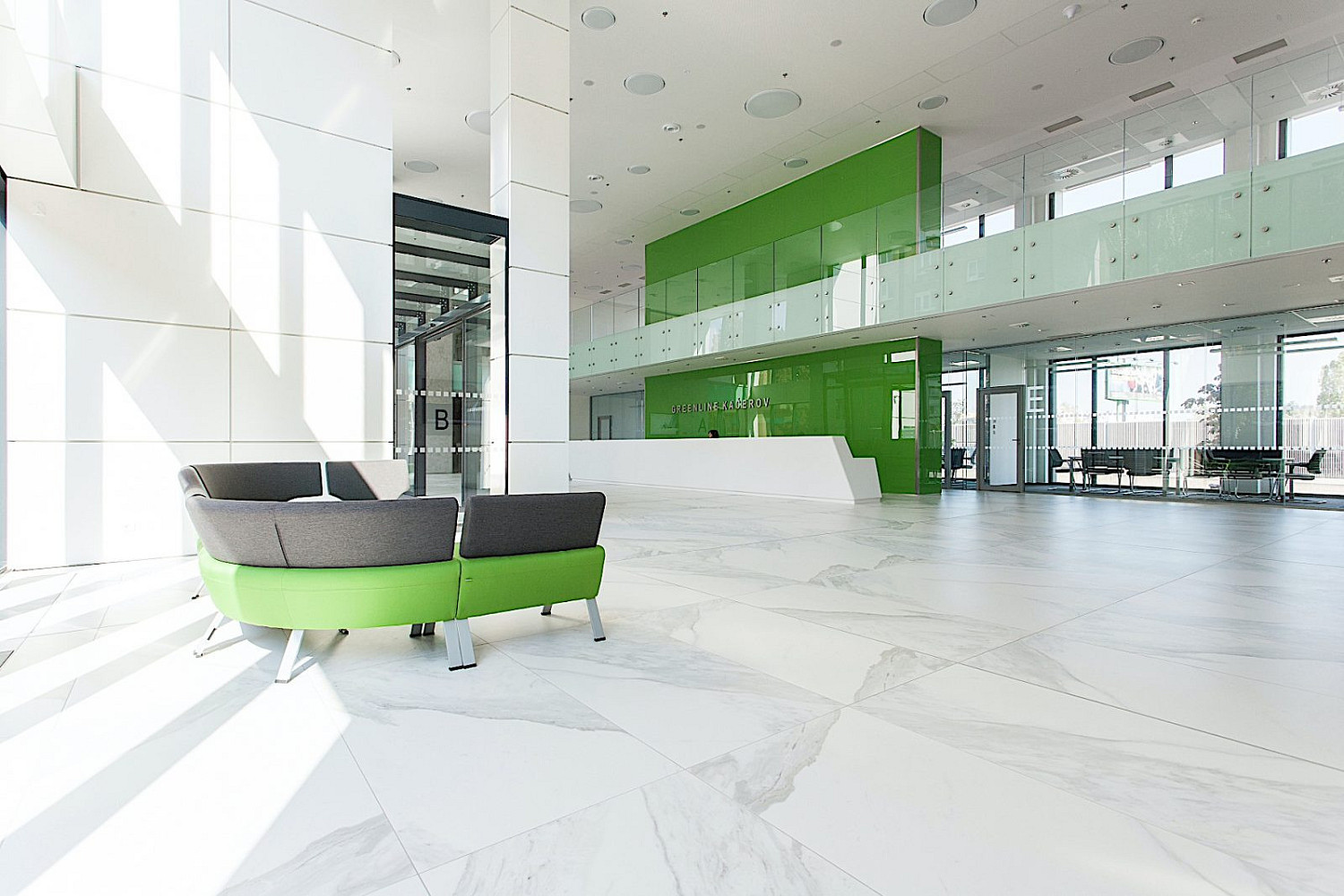 Pronájem kanceláře 902 m² – fotografie 2