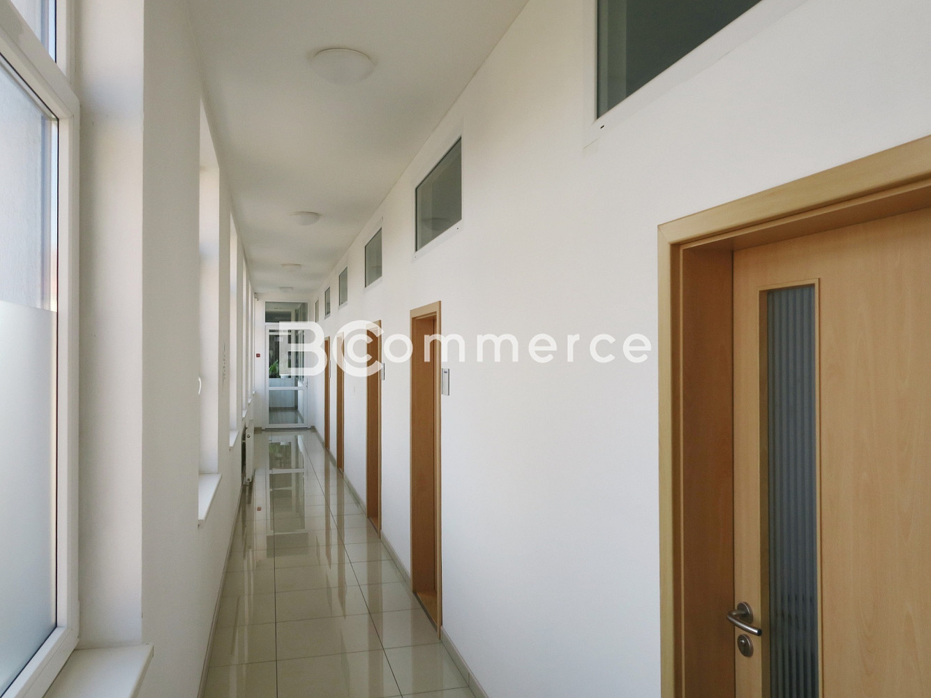 Pronájem kanceláře 66 m² – fotografie 2