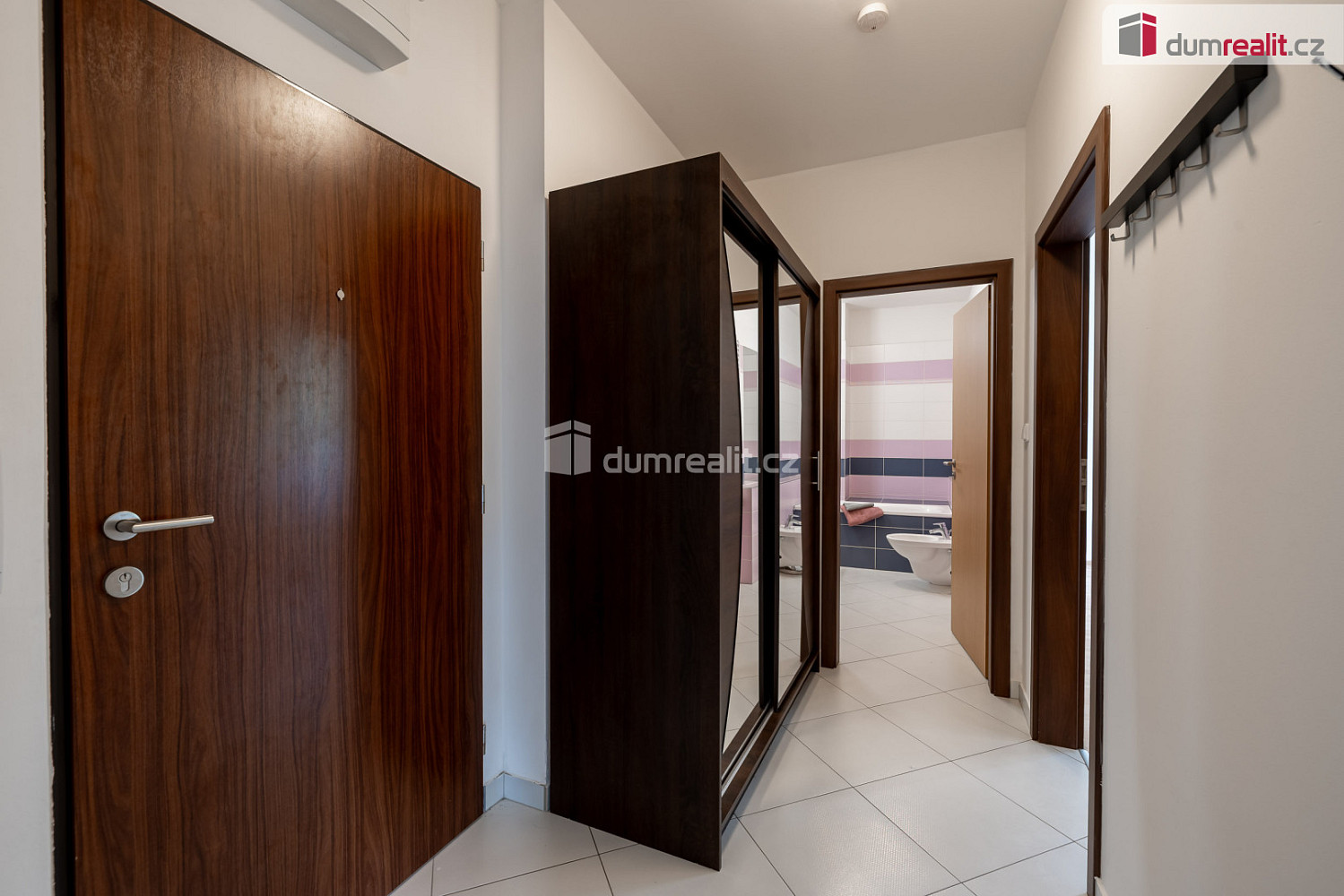 Pronájem bytu 2+kk 57 m² - Więcej