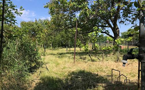 Prodej zahrady 1 374 m², Znojmo
