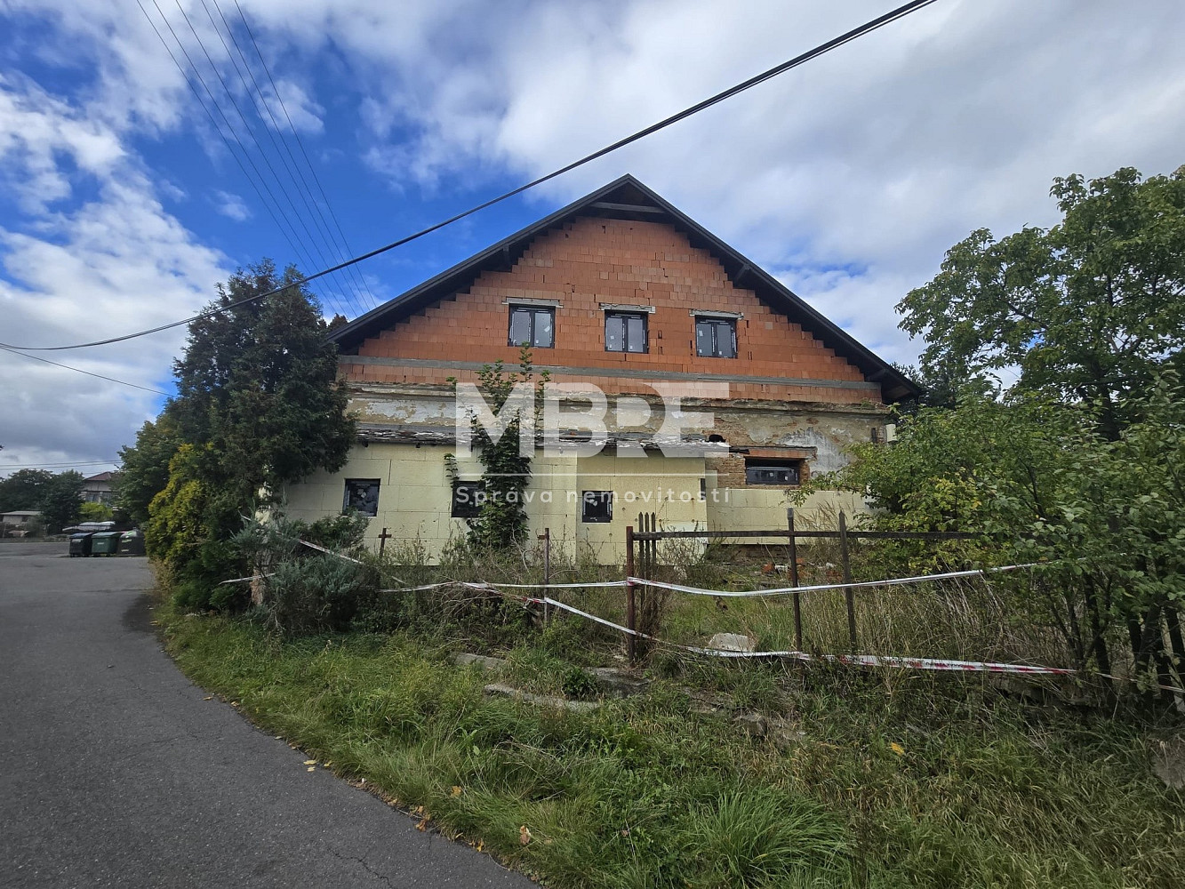 Prodej domu 241 m² s pozemkem 930 m² – fotografie 2