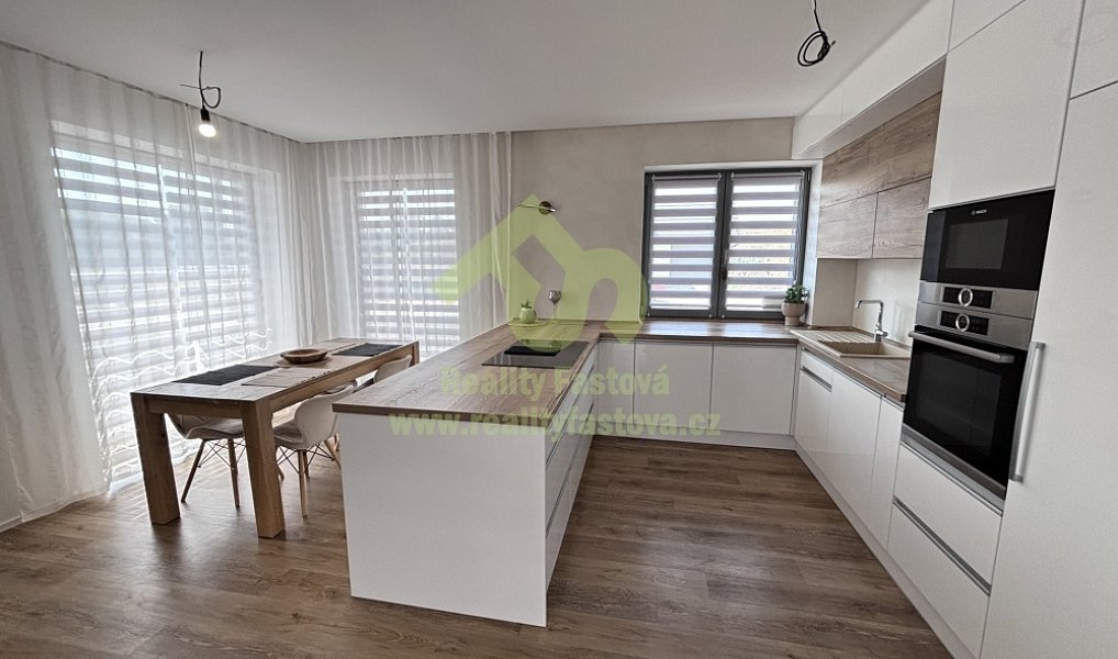 Prodej domu 156 m² s pozemkem 918 m², Lužany – náhled fotky 13