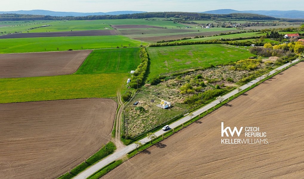 Prodej zahrady 1 652 m², Suchomasty – náhled fotky 11