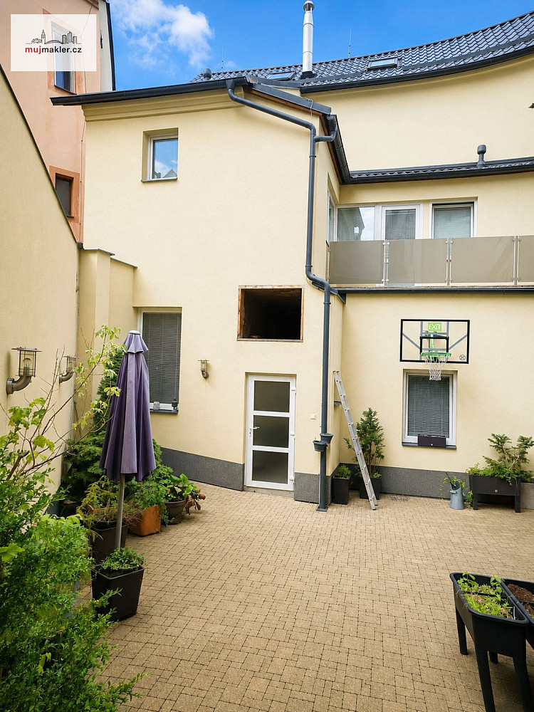 Pronájem bytu 5+kk 220 m²