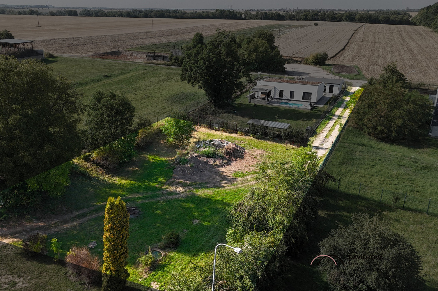 Prodej stavebního pozemku 676 m² – fotografie 3