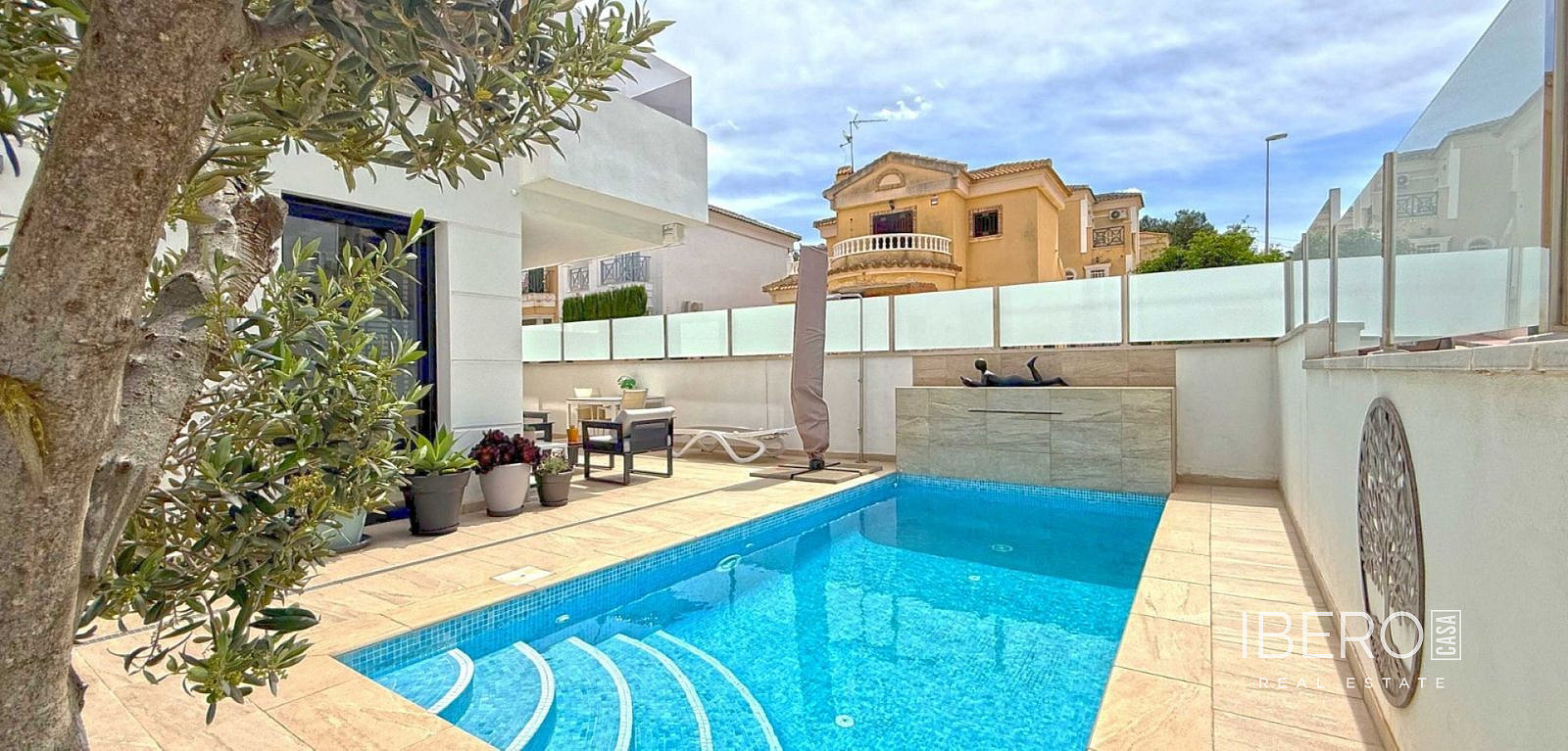Prodej domu 190 m² s pozemkem 176 m² - Vista 2