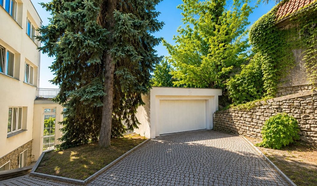 Pronájem domu 1 200 m² s pozemkem 3 532 m², Praha – náhled fotky 8