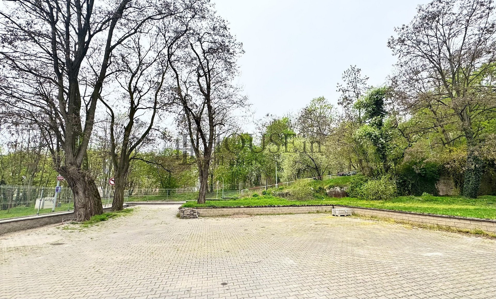 Pronájem parkovacího stání, 12 m2 - praha - vysočany — photo 2