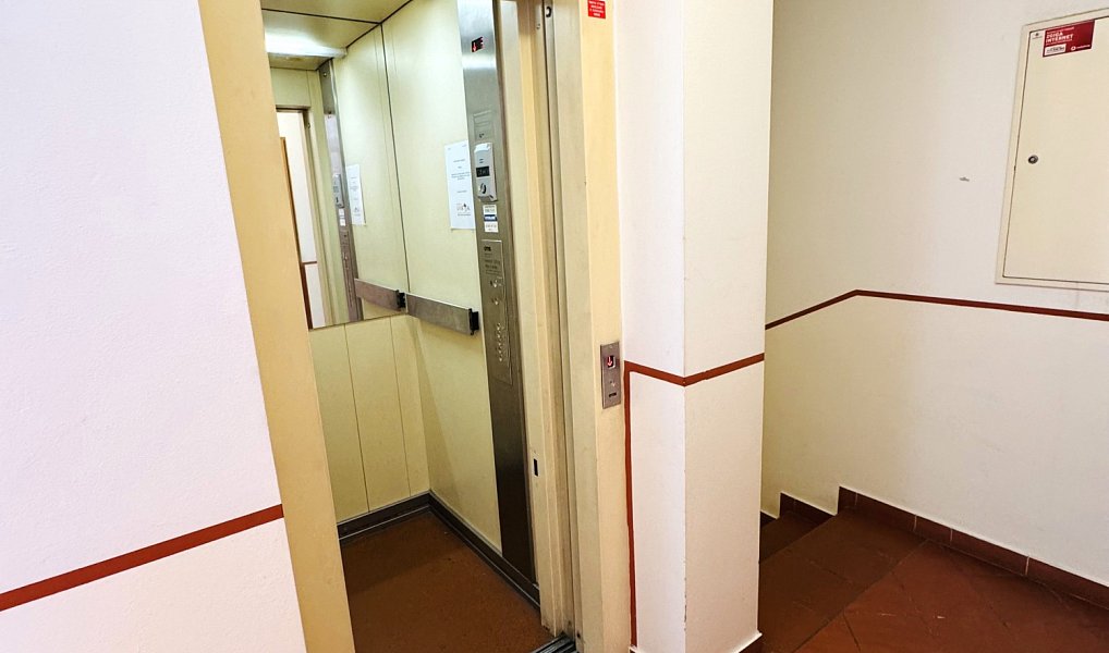 Pronájem bytu 5+kk 191 m², Praha – náhled fotky 23